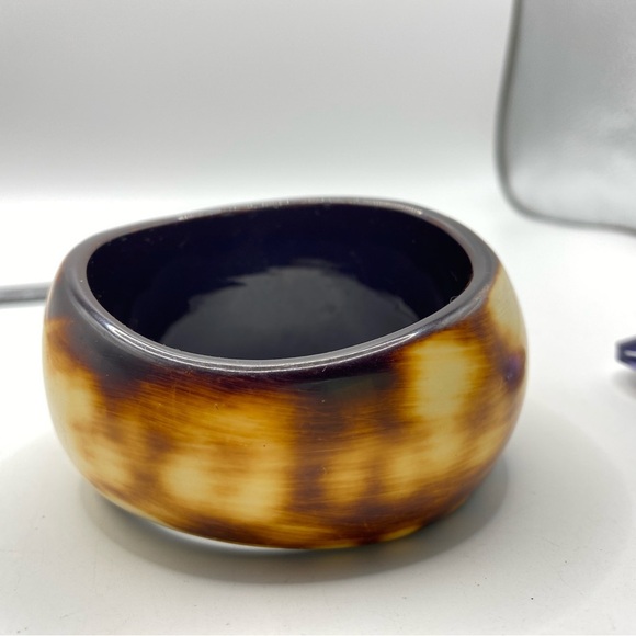 Abstract Cream Brown Distressed Lucite Bangle Bracelet - Picture 6 of 7